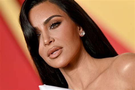 Kim Kardashian Booed Loudly At Tom Bradys ‘greatest Roast Of All Time