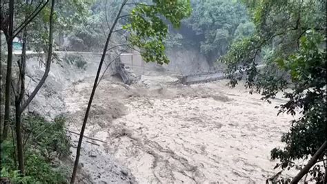 印度暴雨湖泊潰堤竟還洩洪 大規模洪水釀嚴重死傷、交通中斷 民視新聞網