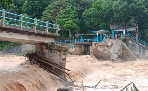 Dilanda Hujan Deras Pesisir Selatan Kembali Diterjang Banjir Ratusan