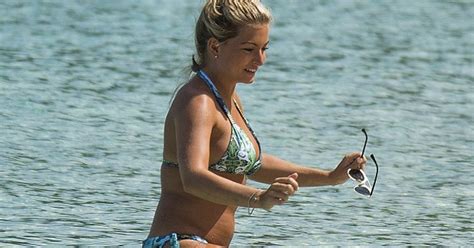 Hoa H U Anh Sex Tr N Truy N H Nh Khoe B Ng M Tr N Bi N V I Bikini