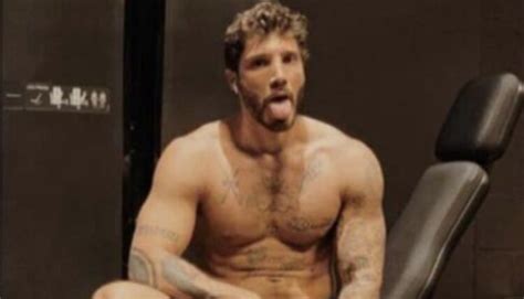 Stefano De Martino Mostra Il Fisico Dopo L Allenamento Bitchyx