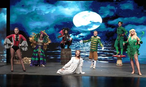 Pics Alan Hughes Announces Irelands First Ever Drive In Panto Gossie
