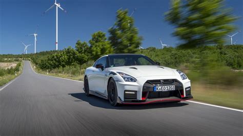 Nissan Gt R Nismo Review Gran Turismo For The Road