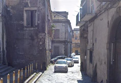 Torre Annunziata Palazzo A Rischio Crollo Accanto La Fabbrica D Armi