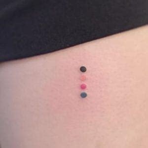 Tatuajes de puntos de colores qué significan