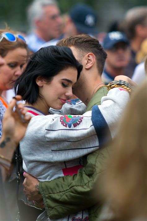 Dua Lipa Anwar Hadid Kiss At London Music Festival Photos