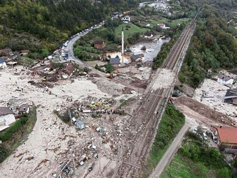 Suche Nach Vermissten Nach Berschwemmungen In Bosnien Herzegowina