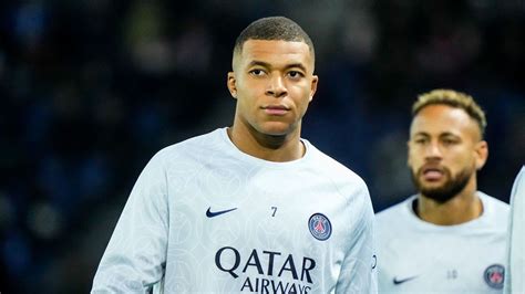 PSG Neymar se fait chambrer Mbappé monte au créneau en pleine soirée