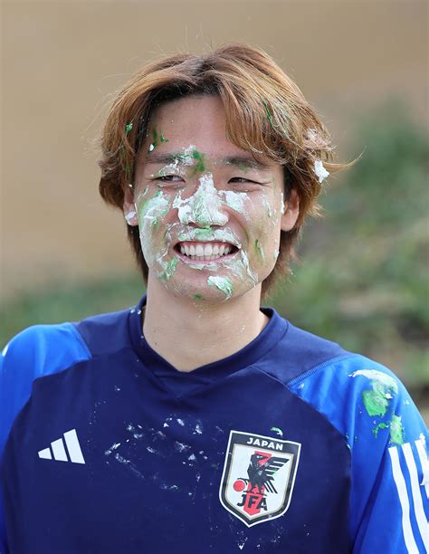 【アジア杯】27歳誕生日板倉滉、久保建英と菅原由勢から手荒い祝福「より一層責任感を持って」 日本代表写真ニュース 日刊スポーツ