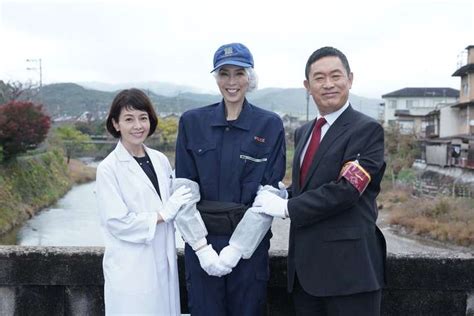 【写真 1 7枚】1月13日放送の連続ドラマ「科捜研の女 Season21」に出演する（左から）沢口靖子さん、大林素子さん、内藤剛志さん