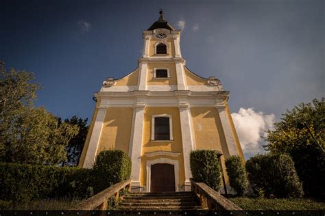 R Mai Katolikus Templom Budakeszi Zs Mb K Medence