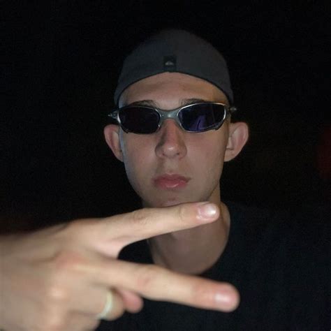 𝔐𝔞𝔱𝔥𝔢𝔲𝔰 ℌ𝔢𝔫𝔯𝔦𝔮𝔲𝔢 Mtheus03 On Threads