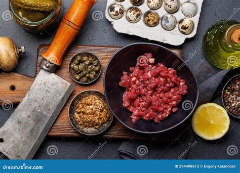 Tartara De Carne De Bovino Salgada E Torrada Imagem De Stock Imagem