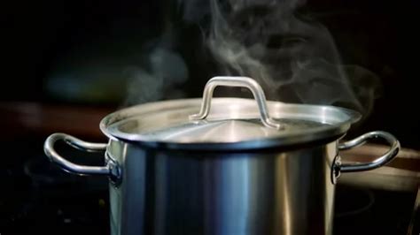 Bubbles Of Boiling Water In Pot Hot Wat Stock Video Pond