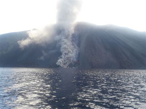 Stromboli Notte Di Paura Per L Eruzione Lo Spettro Del Dicembre