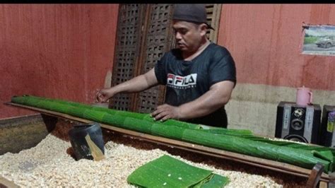 Pengrajin Tempe Di Palembang Terpaksa Kecilkan Ukuran Dan Kurangi