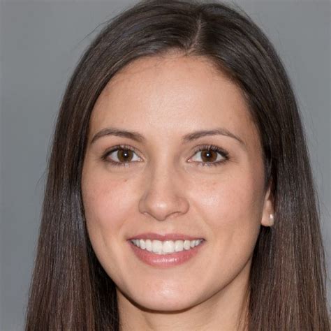 Pin By Leon Zeist On Woman Brunette Beauty Beauty Face