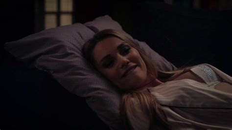 Naked Joy Esther in des amours désamour