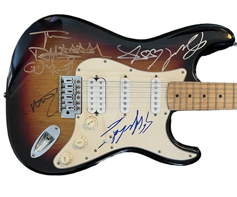 Chitarra Elettrica Autografata Dai Sex Pistols Charitystars