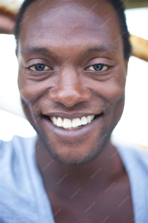 Premium Photo Portrait Of An Attractive African American Man Smiling