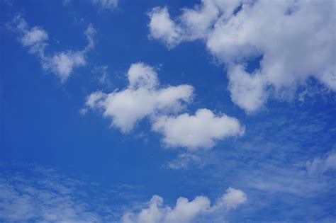 空の背景と白い雲ソフトフォーカス からっぽのストックフォトや画像を多数ご用意 からっぽ ふわふわ まぶしい Istock