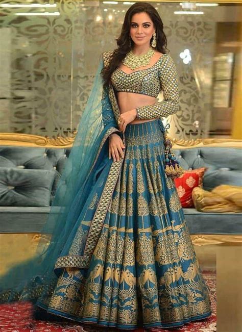 Learn 18 Different Styles Of Wearing Dupatta On Lehenga