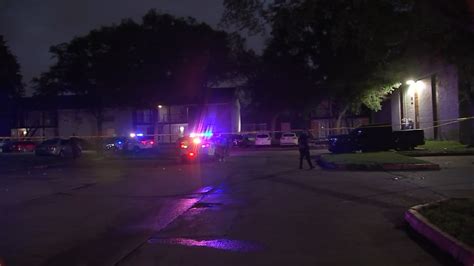 Houston Crime 4 People Including 2 Teenagers Shot On Uvalde Road In