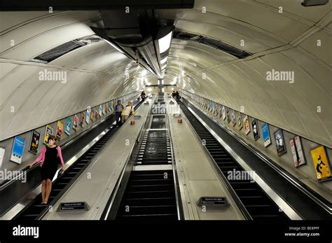 Escalators hyde park underground station hi-res stock photography and images - Alamy