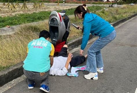 嘉縣議員跑行程 目擊阿公騎車插入水溝急救援 嘉義縣 自由時報電子報