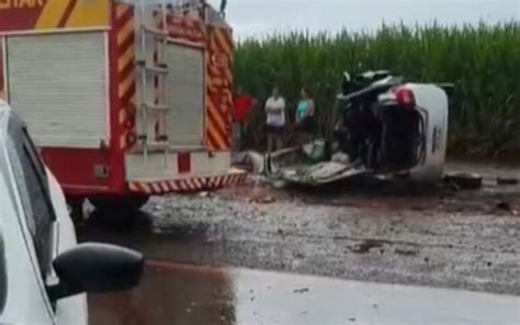 Jornal Populacional Acidente Entre Dois Carros Deixa Pessoa Morta E