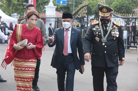 Menpora Amali Hadiri Upacara Penurunan Bendera Negara Sang Merah Putih ...