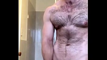 Peludo sacándose la leche XVIDEOS