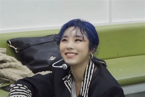 Mamamoo Wheein Mamamoo Wheein Blue Hair Discover Share Gifs