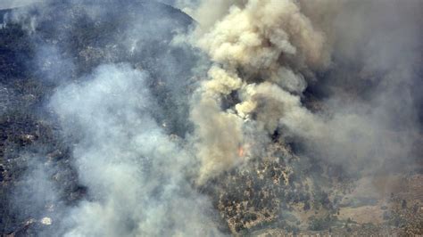 Los Incendios Forestales Continúan Ardiendo En Europa En Plena La Ola