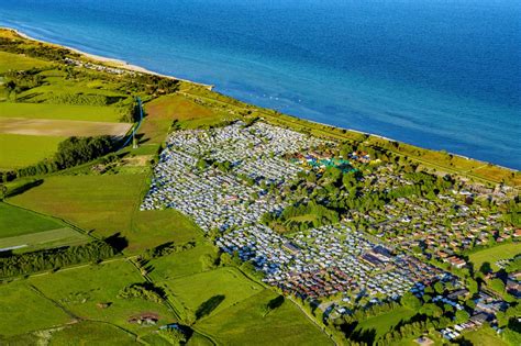 Luftaufnahme Grömitz Campingplatz mit Wohnwagen und Zelten in Grömitz