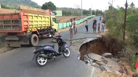 Akses Jalan Penghubung Antar Kabupaten Di Maros Sulsel Amblas 7 Meter