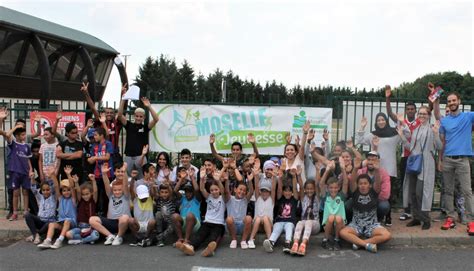 Behren lès Forbach Le Moselle Macadam Jeunesse est ouvert