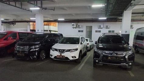 Viral Penampakan 5 Mobil Berplat Nomor Sama Di Parkiran DPR Ternyata