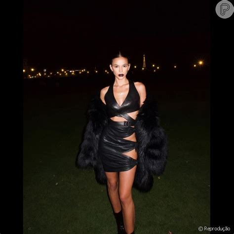 G Tica E Sexy Bruna Marquezine Usa Look De Couro Recortes Picantes