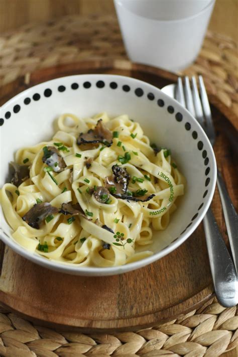 TAGLIATELLES À LA TRUFFE CRÈME PARFUMÉE À LA SAUGE PASSION