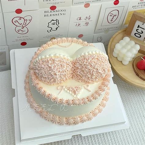 Đốt nóng bữa tiệc với 99 mẫu bánh sinh nhật bikini cực cháy