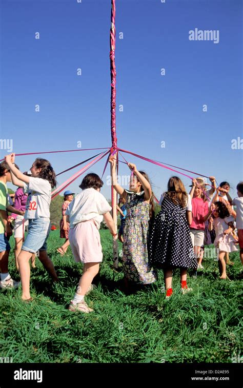 Dancing Around Maypole Hi Res Stock Photography And Images Alamy