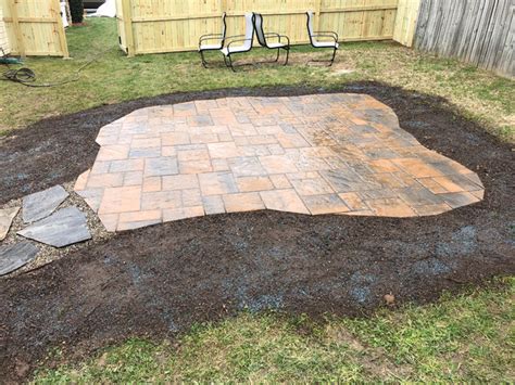 Patio Pathway And Privacy Fence Classique Jardin Charlotte