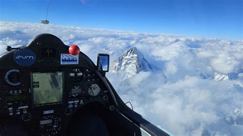 Au Facut Istorie Doi Piloti Polonezi Au Zburat Cu Un Planor Peste