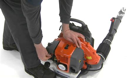 How To Start A Husqvarna Backpack Blower Youtube