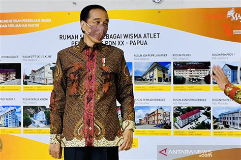 Jokowi Batik Bagian Gaya Hidup Indonesia Yang Mendunia Antara News