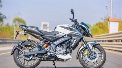 Naked bike giá rẻ Bajaj Pulsar 200NS ABS 2018 lặng lẽ ra mắt Mua Xe Máy