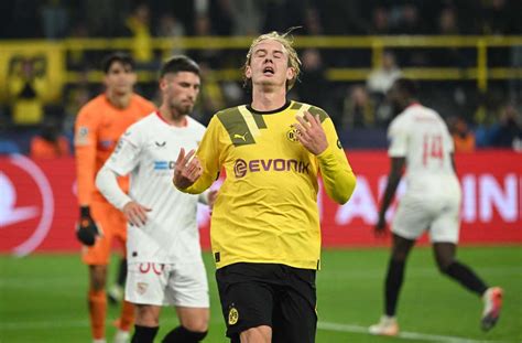 Vor Spiel Gegen Den VfB Stuttgart BVB Profi Julian Brandt 90 Minuten