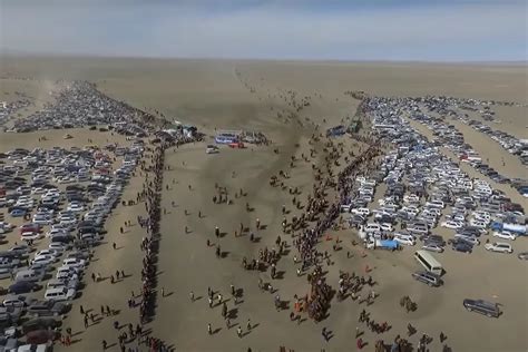 En Mongolia la carrera de camellos más grande de la historia