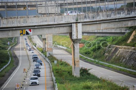 Arus Balik Di Jalur Fungsional Tol Cisumdawu Antara Foto